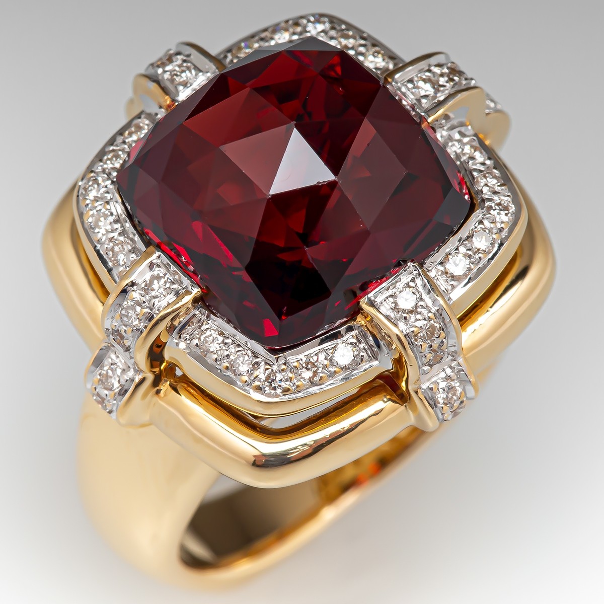 Irreplaceable Anholdelse Sæson Rose Cut Garnet Cocktail Ring w/ Diamonds 18K Gold
