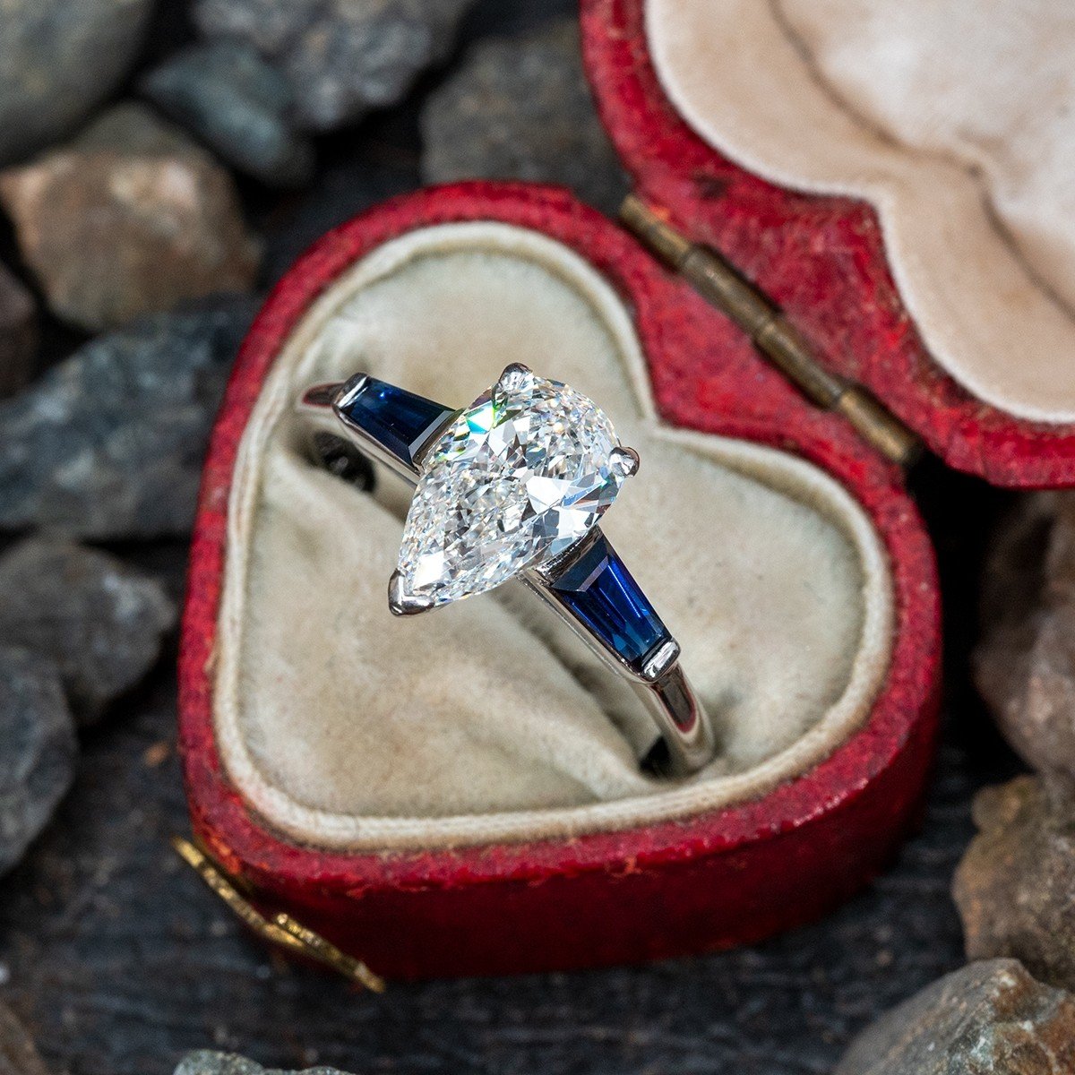 Van Cleef & Arpels Engagement Ring Pear Cut Diamond w