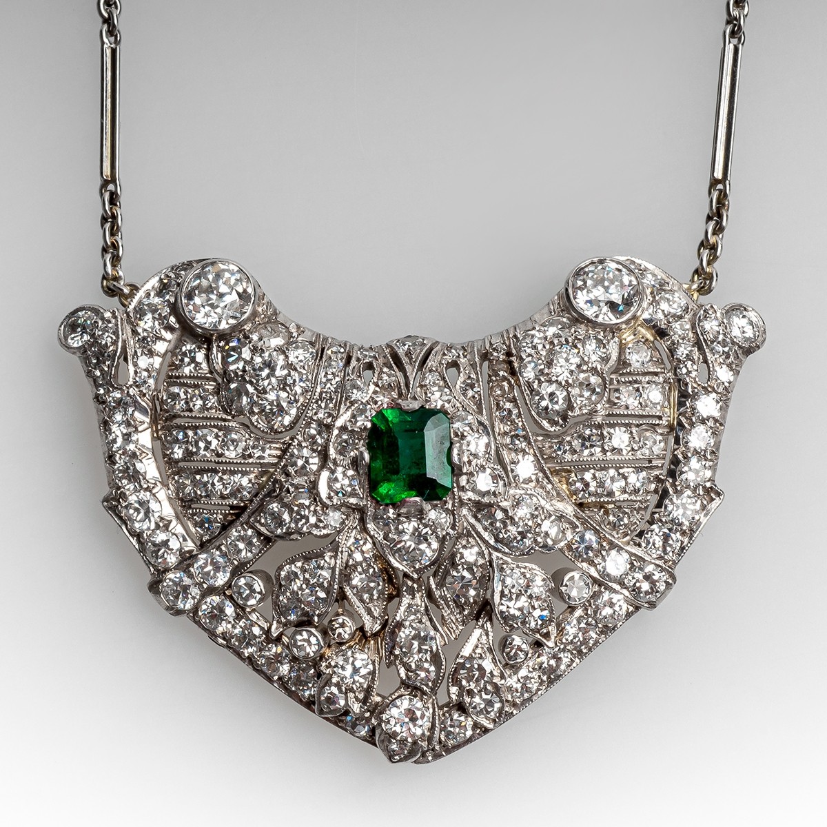 AN ART DECO DIAMOND AND EMERALD NECKLACE, CIRCA 1920S — Revival Jewels