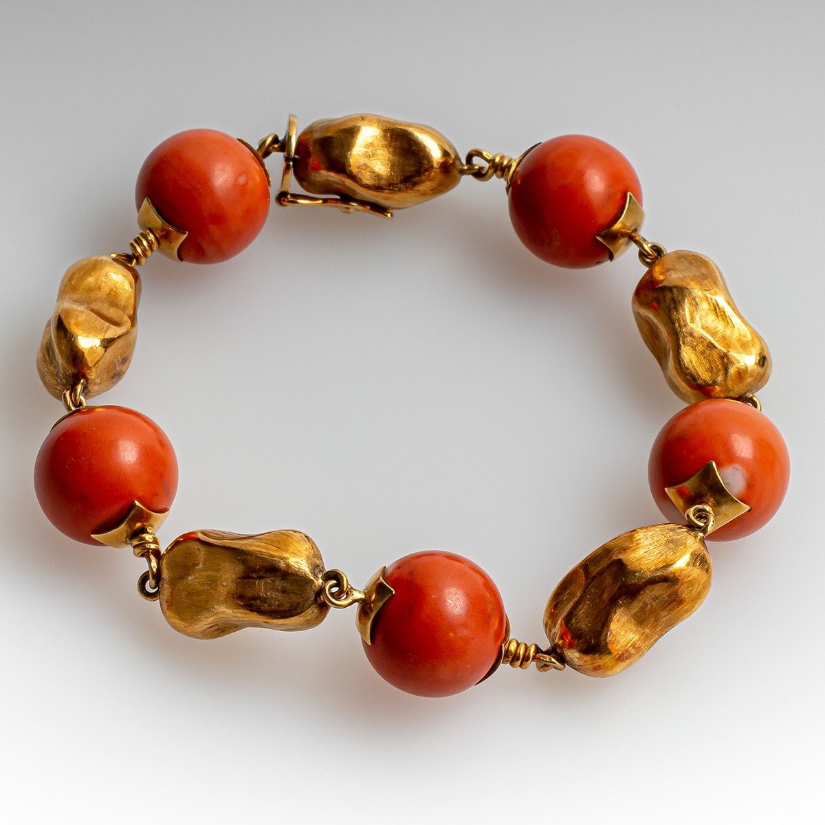 Victorian era 18K gold faceted coral cameo bracelet – Curiously timeless