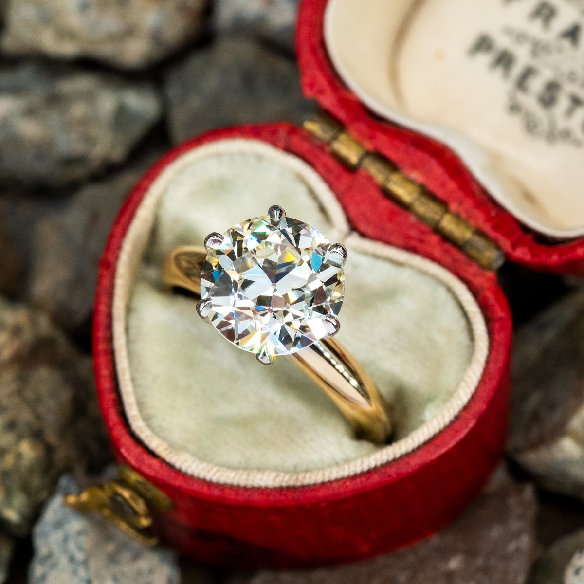 Which settings are perfect for a 3ct diamond ring? - BAUNAT