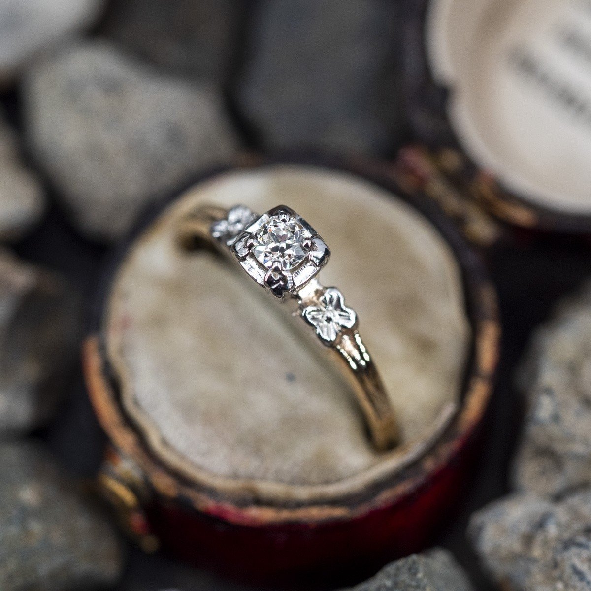 1940s vintage engagement ring | Vintage engagement rings unique, Simple  engagement rings, Wedding rings vintage