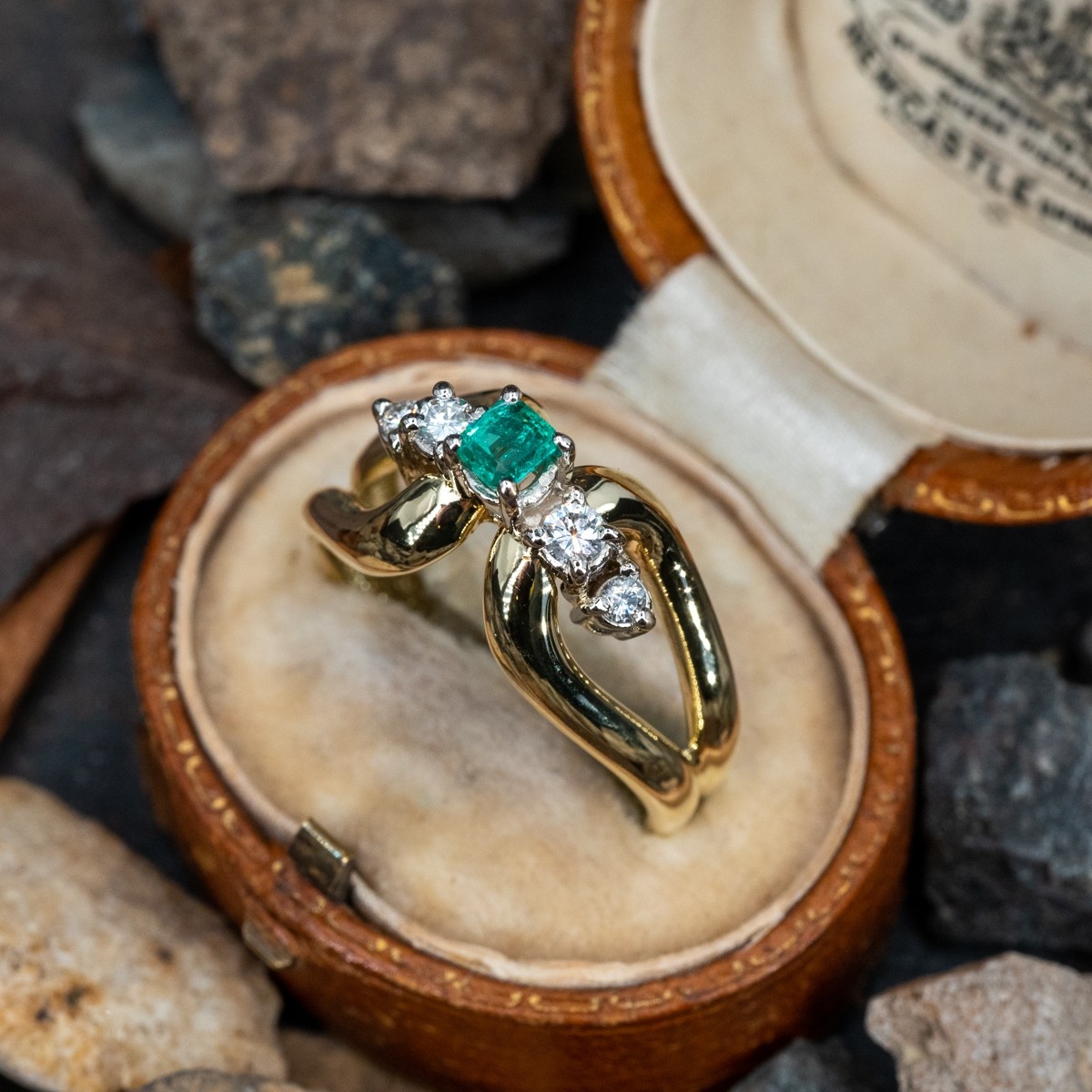 Beautiful Vintage Emerald & Diamond Ring 14K Yellow Gold