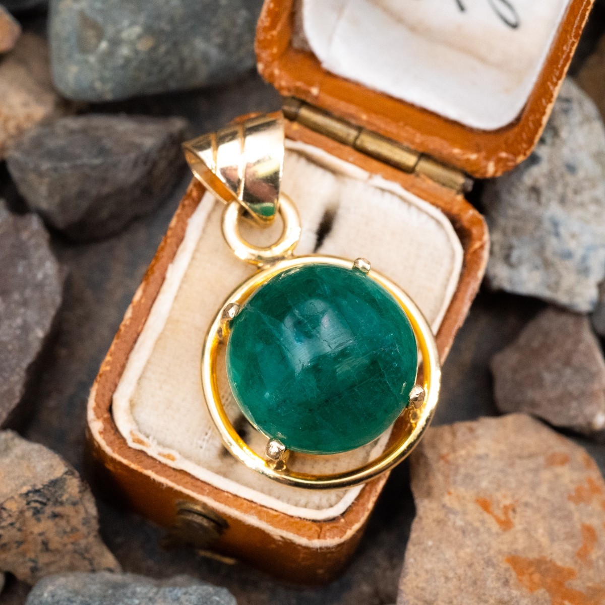 Vintage Emerald Cabochon Pendant 14K Yellow Gold