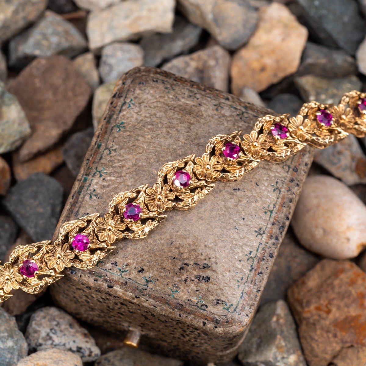 14K YELLOW GOLD EMERALD RUBY AND SAPPHIRE BRACELET