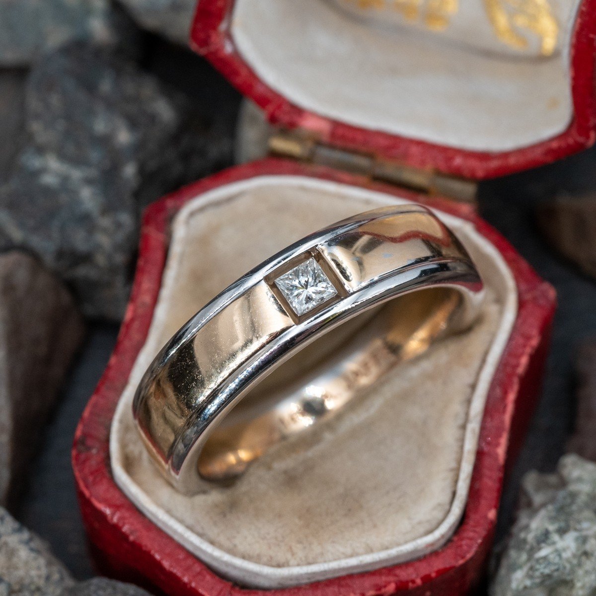 A. Jaffe Floating Bubble Diamond Wedding Band with Quilted interior | Lee  Michaels Fine Jewelry