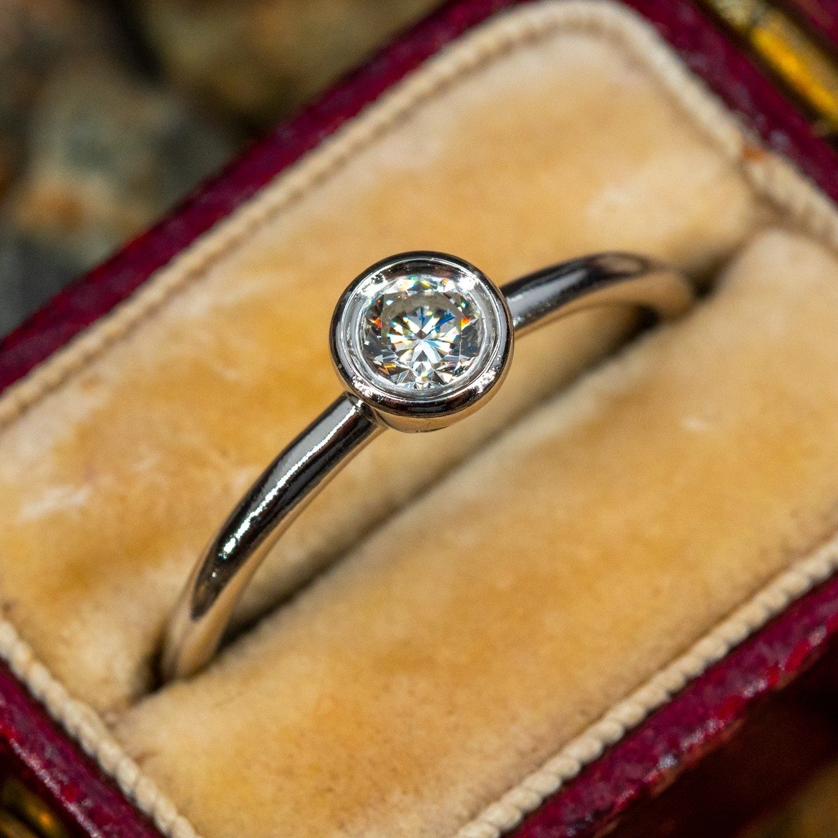 Vervullen Ramkoers Verlichten Tiffany & Co. Bezel Set Diamond Ring Platinum .15ct F/VS1