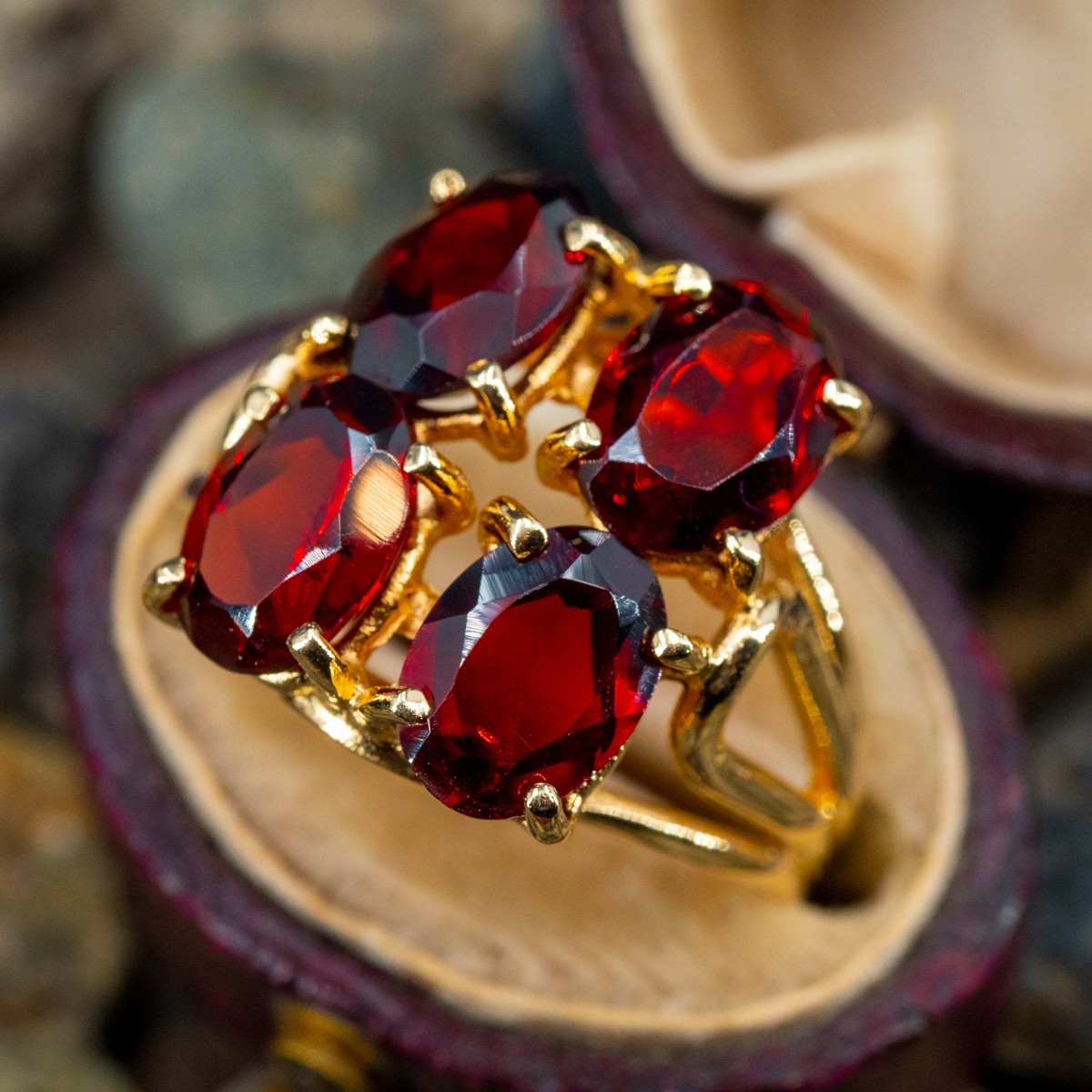 Vintage Three Stone Garnet Ring in 10K Gold – Boylerpf