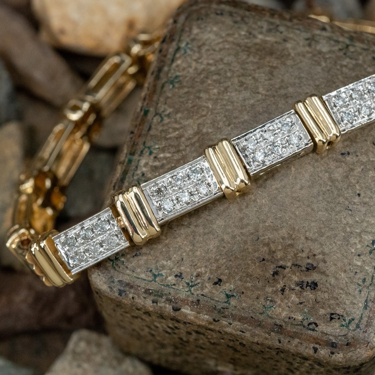 Diamond Link Bracelet Textured 18K Yellow Gold