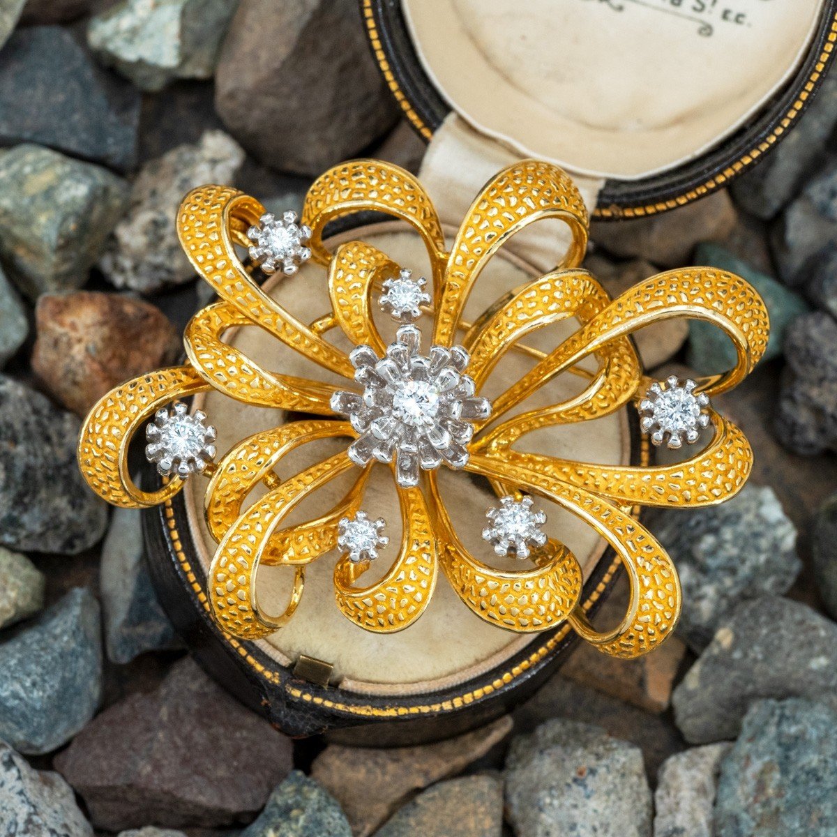 Fantastic Textured ribbon Diamond Brooch Pin 18K Yellow Gold