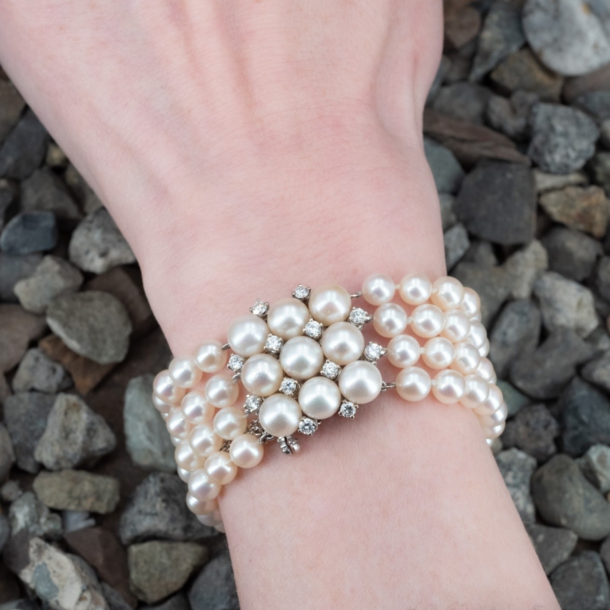 Handmade 5mm Pearl Bracelet with Ornate WG Sapphire Clasp | APR57
