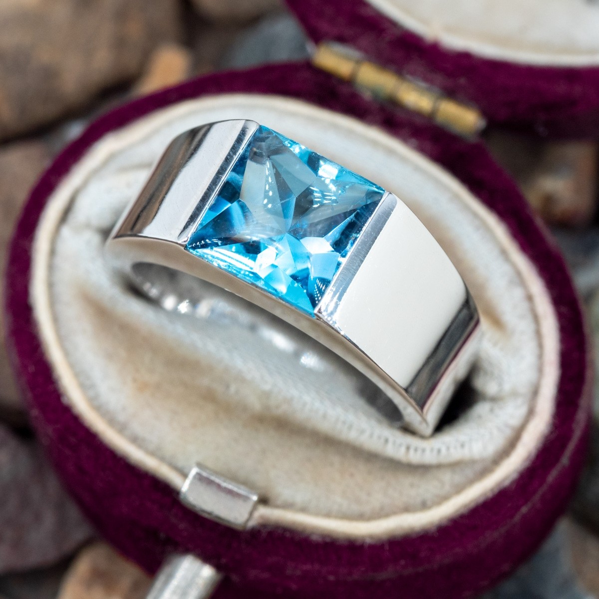 Meghan Markle Wears Princess Diana's Aquamarine Ring To Her Wedding  Reception | Vogue