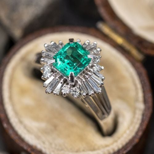 Stunning Emerald Ring w/ Diamond Accents Platinum