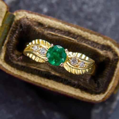 Adorable Emerald Leaf Motif Ring 14K Yellow Gold