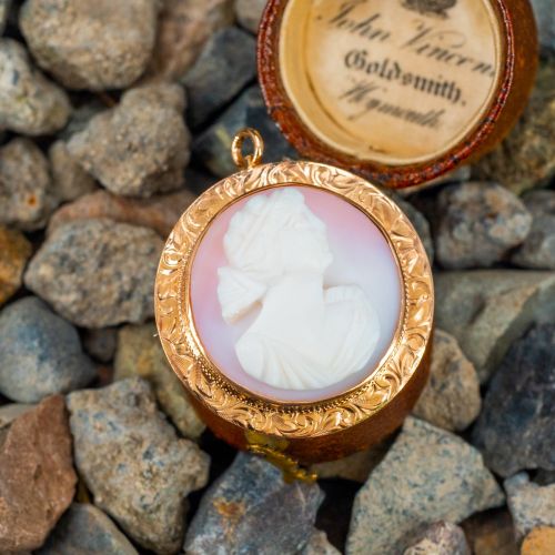 Lovely Carved Shell Cameo Pin/Pendant Yellow Gold