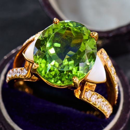 Chic Peridot & Mother-of-Pearl Ring 18K Yellow Gold