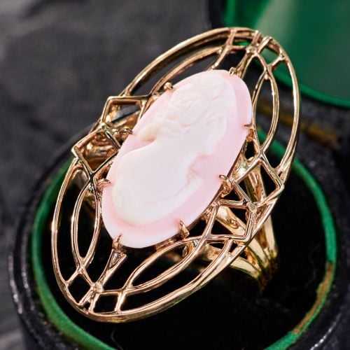 Pink & White Oval Shell Cameo Vintage Ring 14K Yellow Gold