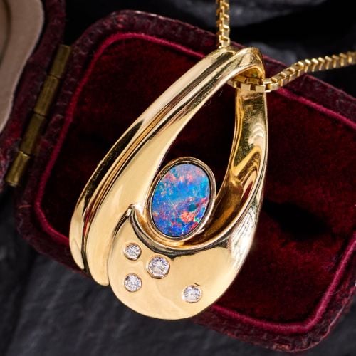 Beautiful Opal Pendant Necklace 14K Yellow Gold