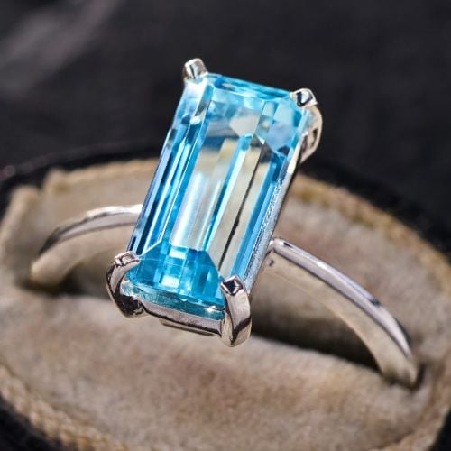 2.5 Carat Aquamarine Solitaire Ring 18K White Gold