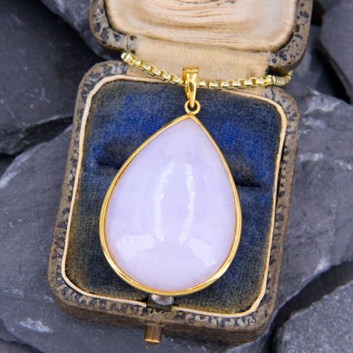 Lovely Lavender Jade Pendant Necklace 14K Yellow Gold