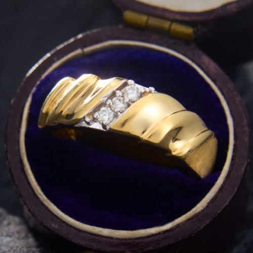 Undulating Gold Undulating Diamond Band Ring 14K Yellow Gold