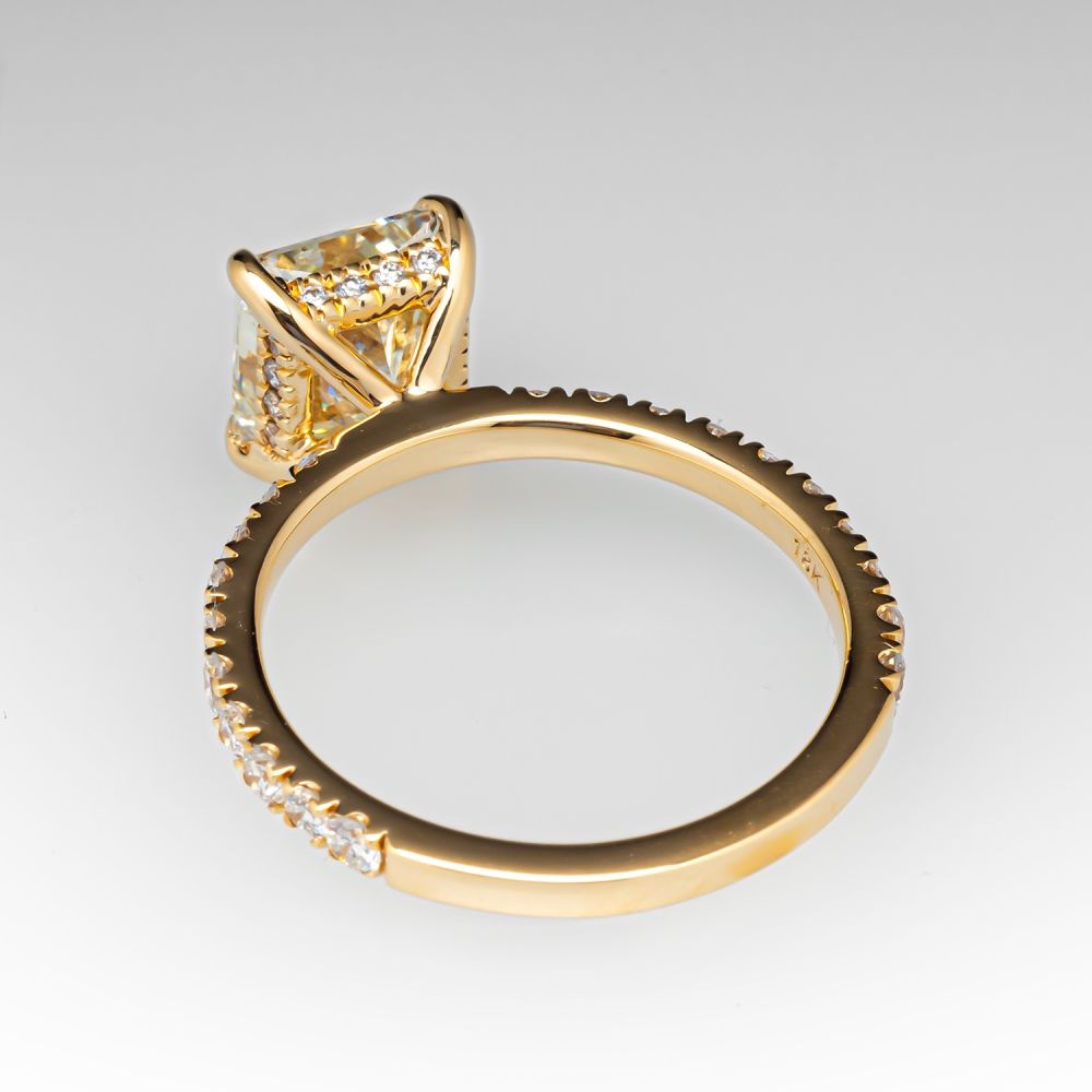 Beautiful Princess Cut Diamond Engagement Ring 18K Yellow Gold