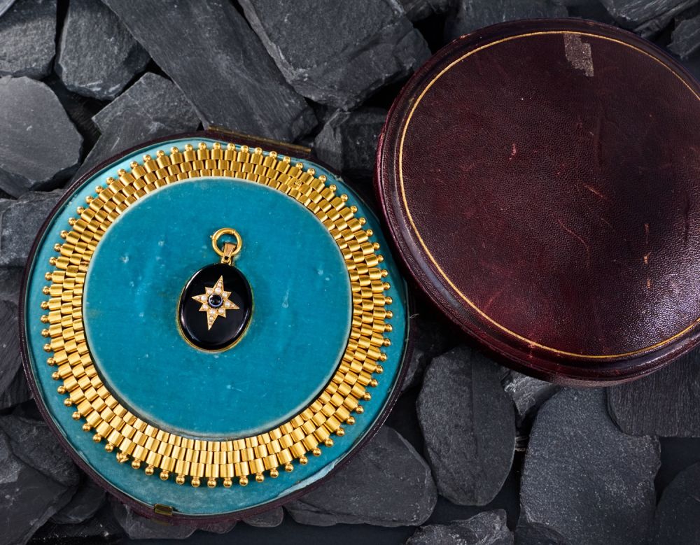 Médaillon Pendentif Victorien En Or 14K - Onyx Et Cornaline - Initiales M P - Chaîne Longue - Bijou Antique Original