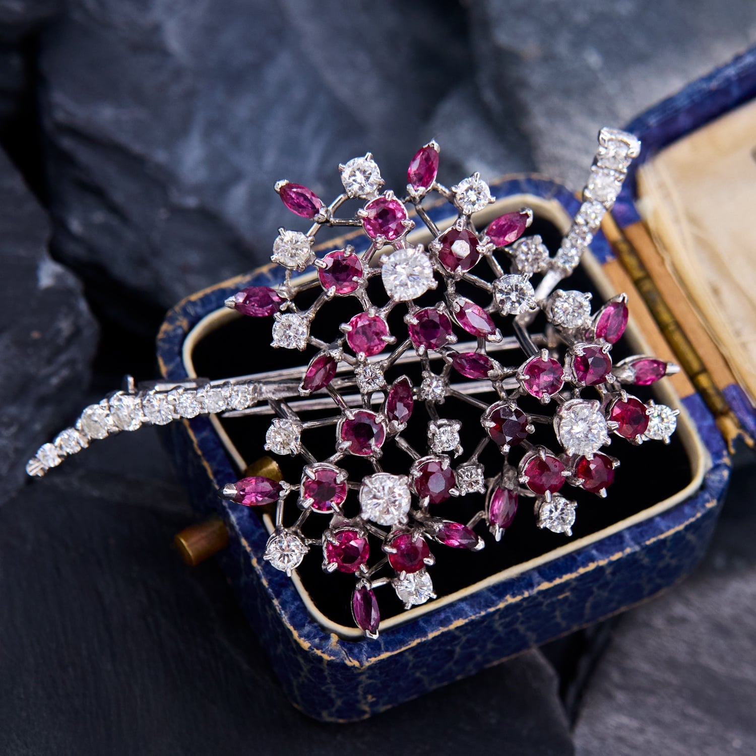 Broche Vintage Argentée Motif Floral Avec Cristaux Brillants - Modèle 301