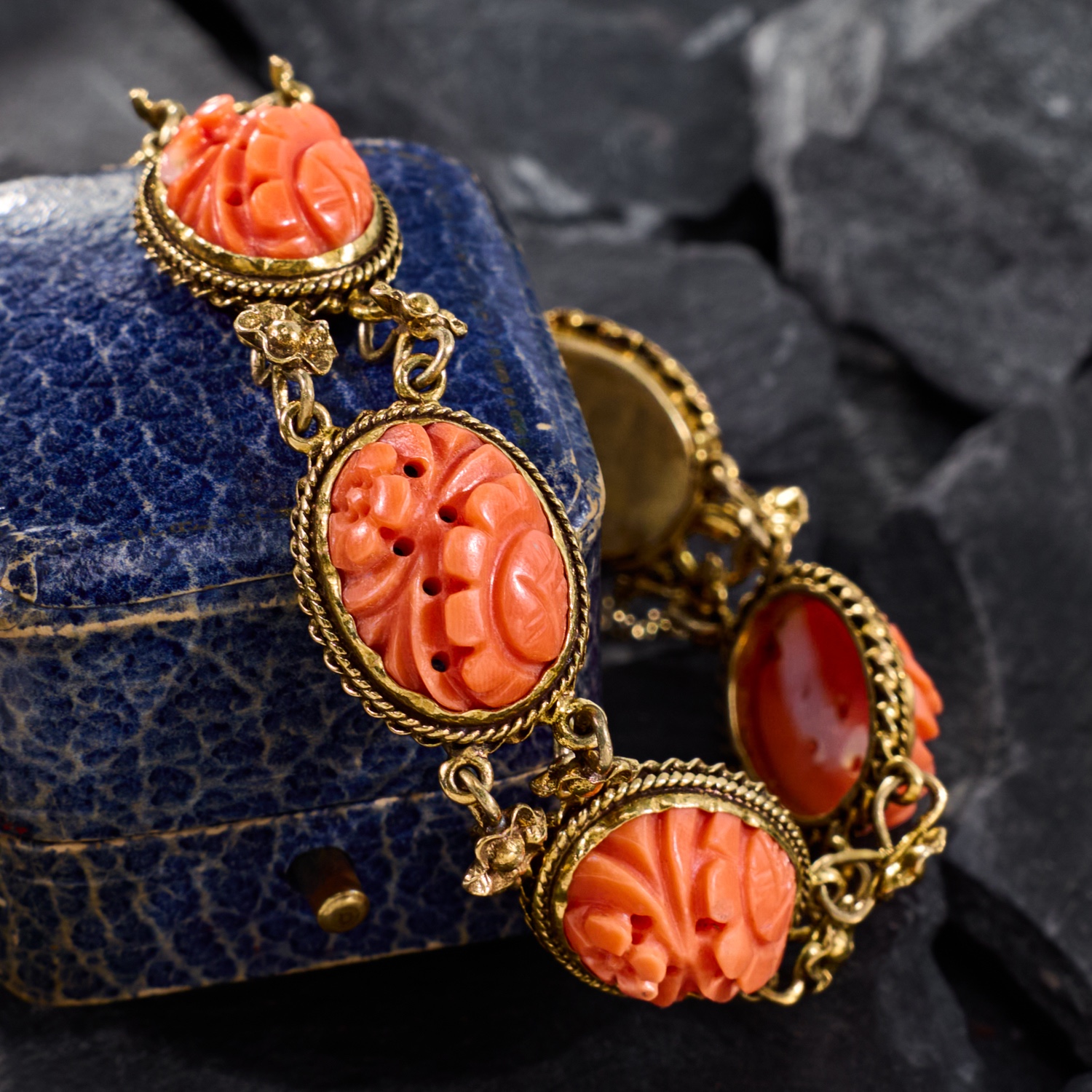 Bracelet Souple En Or Jaune 18 Carats Avec Cabochon De Corail - Modèle 1799B (Occasion)