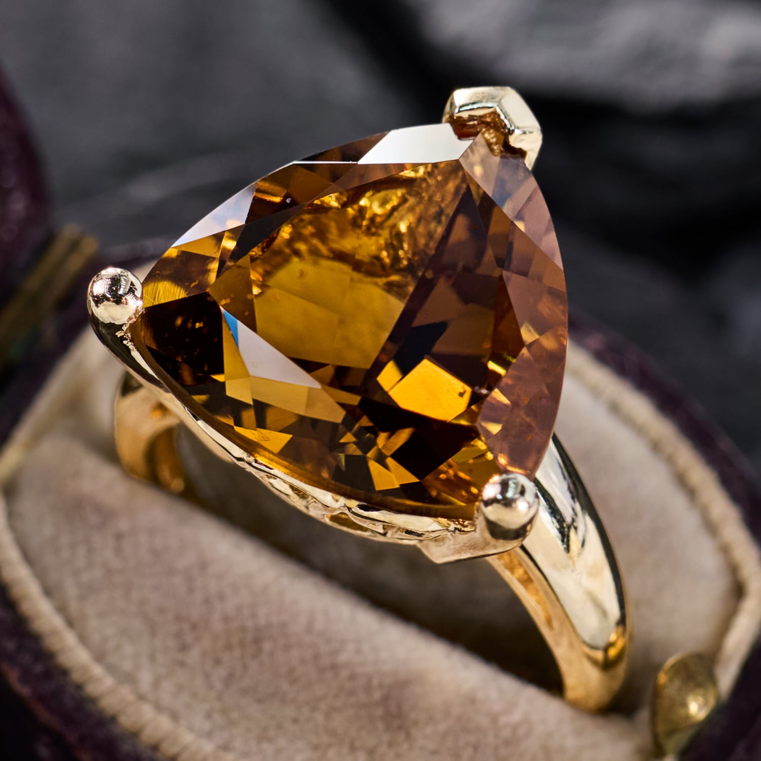 ◆RinRin◆ Trillion Cut Citrine Ring in 14K Yellow Gold