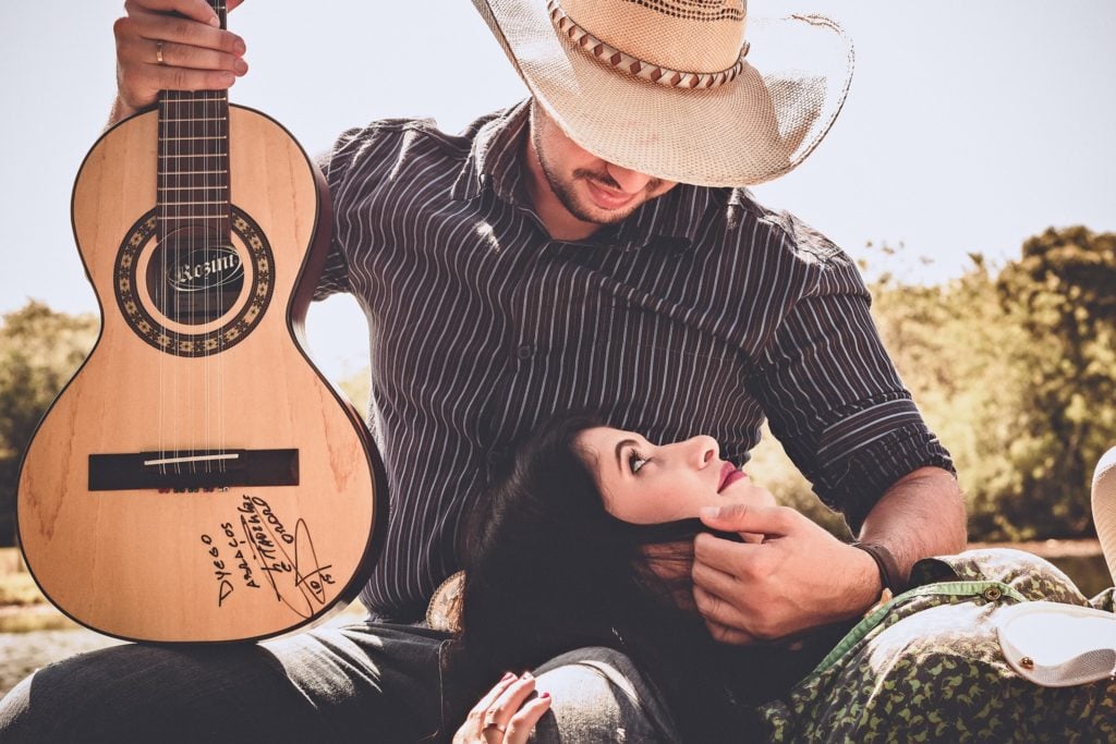 Mexican courtship traditions are filled with romance, music, and lots of flirting!